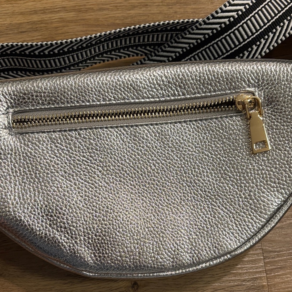 Pom Pom London Silver Crossbody Bag with Three Straps, a key chain and dust bag - Picture 7 of 13